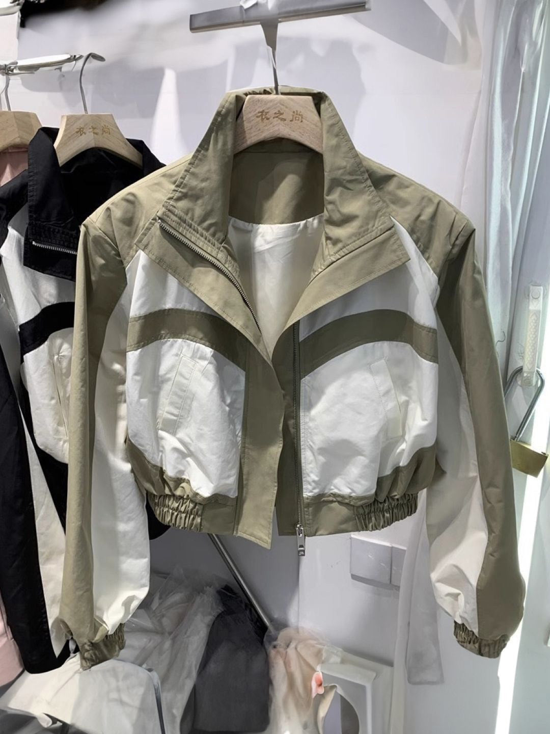 Green Collarless Long Sleeves Colourblocked Polyester Open Front Jacket