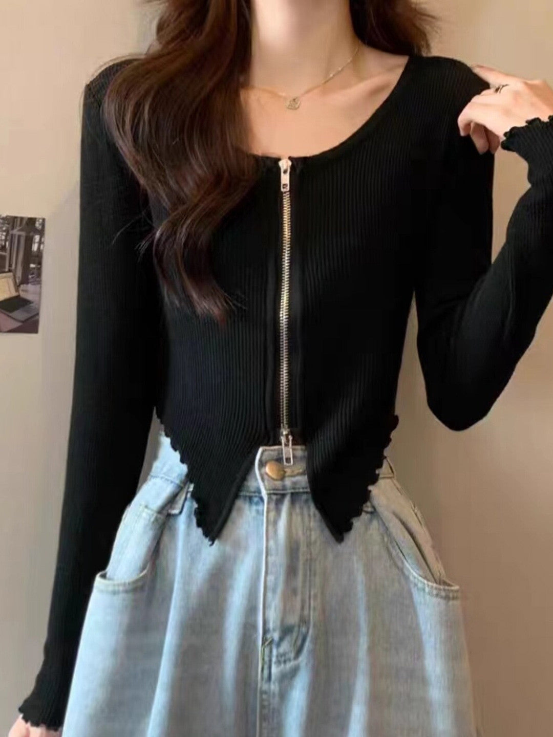 Black Polyester V-Neck Long Sleeves Solid Top