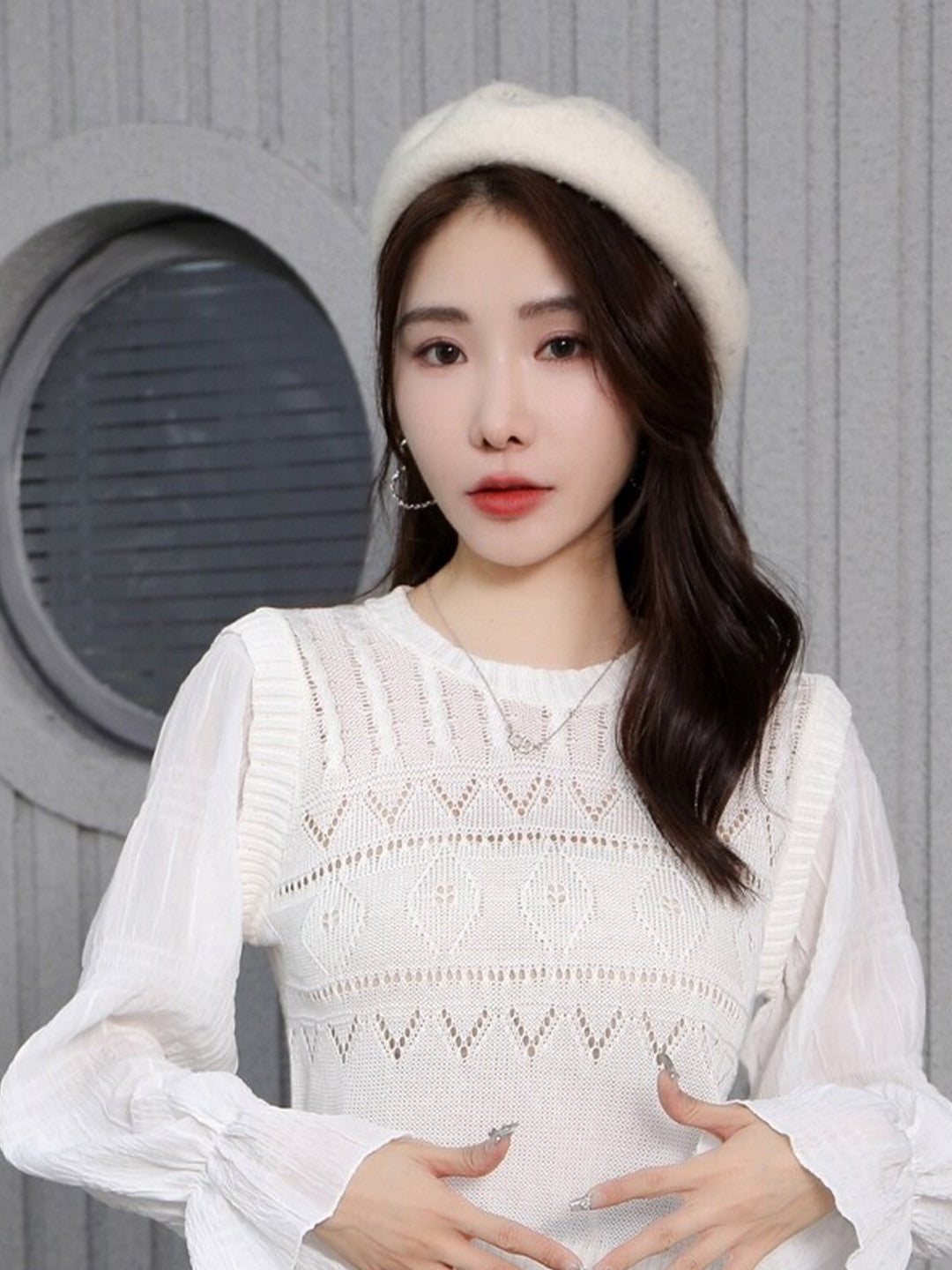 White Round Neck Long Sleeves Solid Top