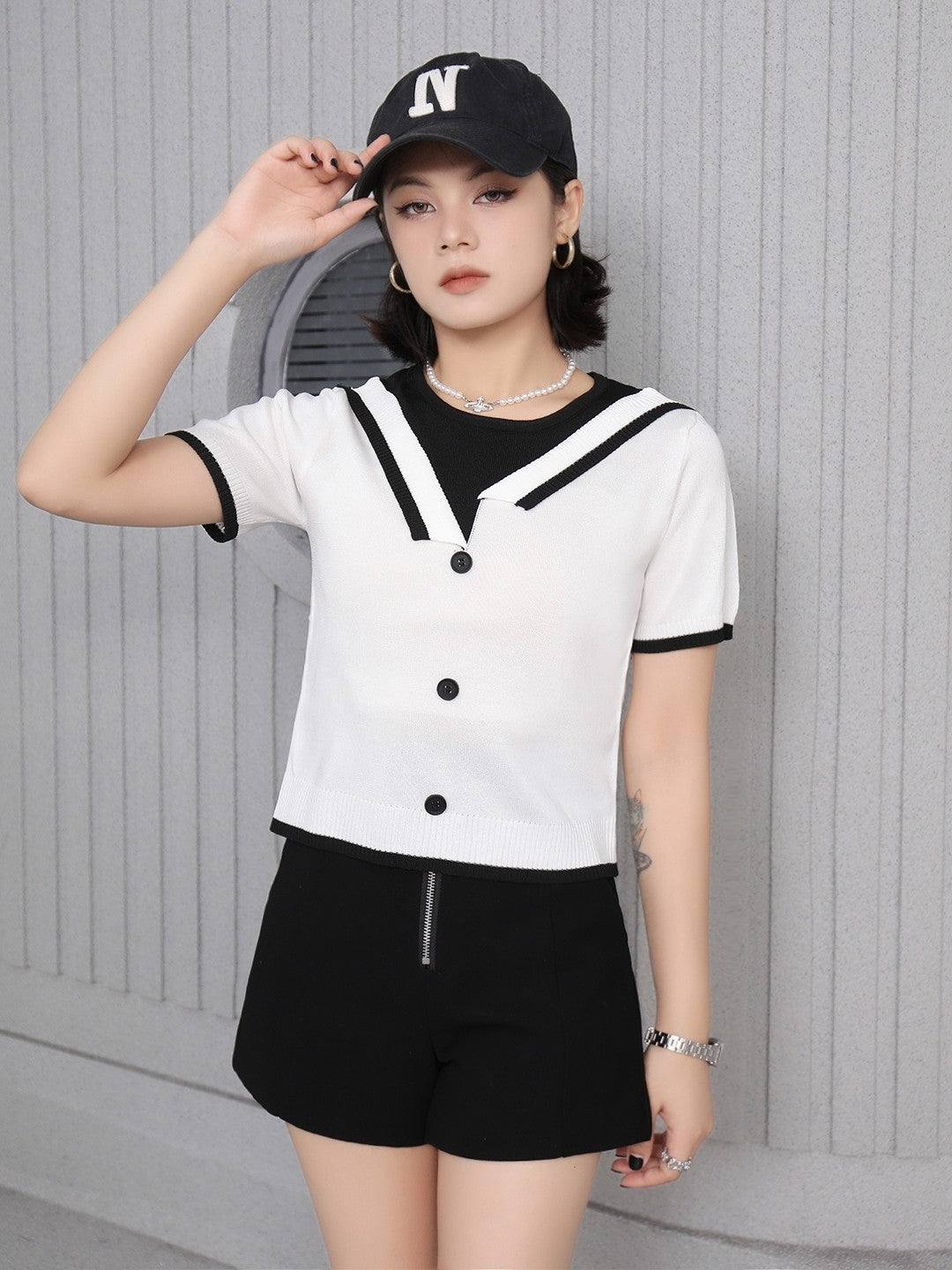 White Round Neck Short Sleeves Solid Top