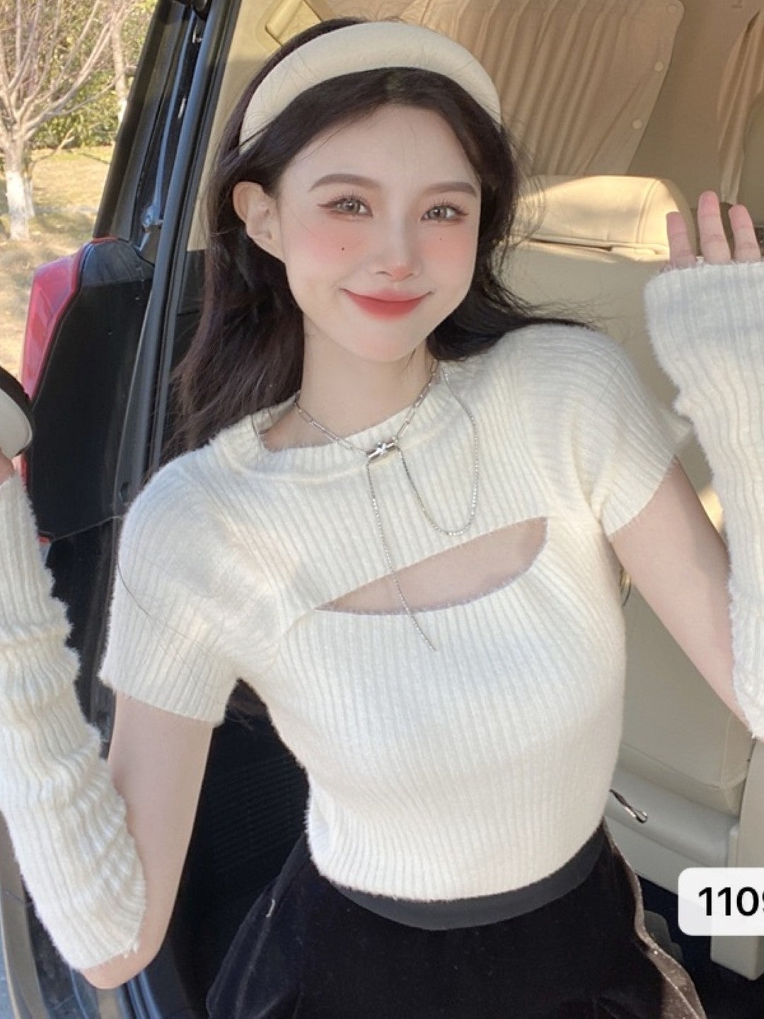 White Round Neck Short Sleeves Solid Top