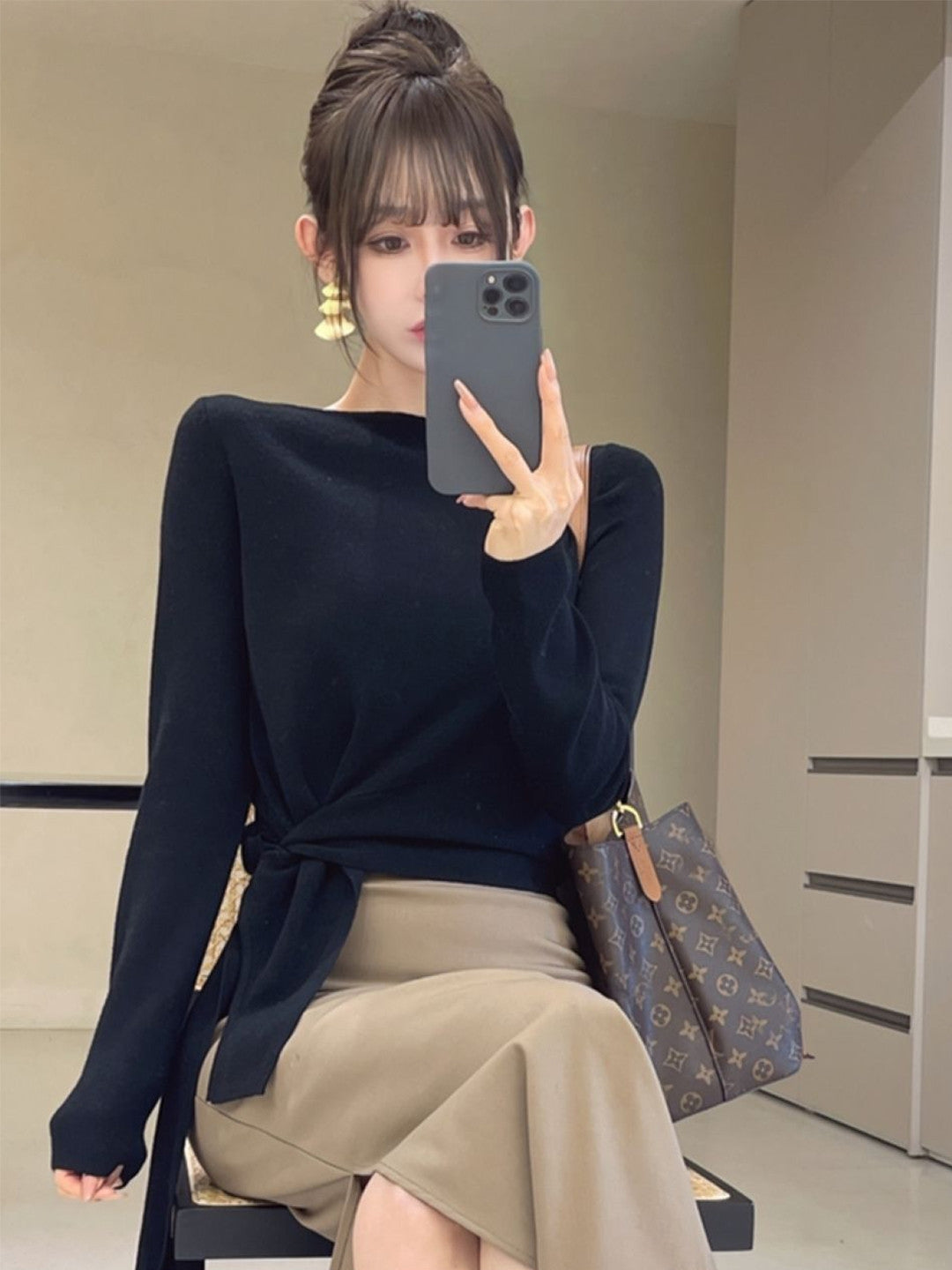 Black Boat Neck Long Sleeves Solid Viscose Rayon Top