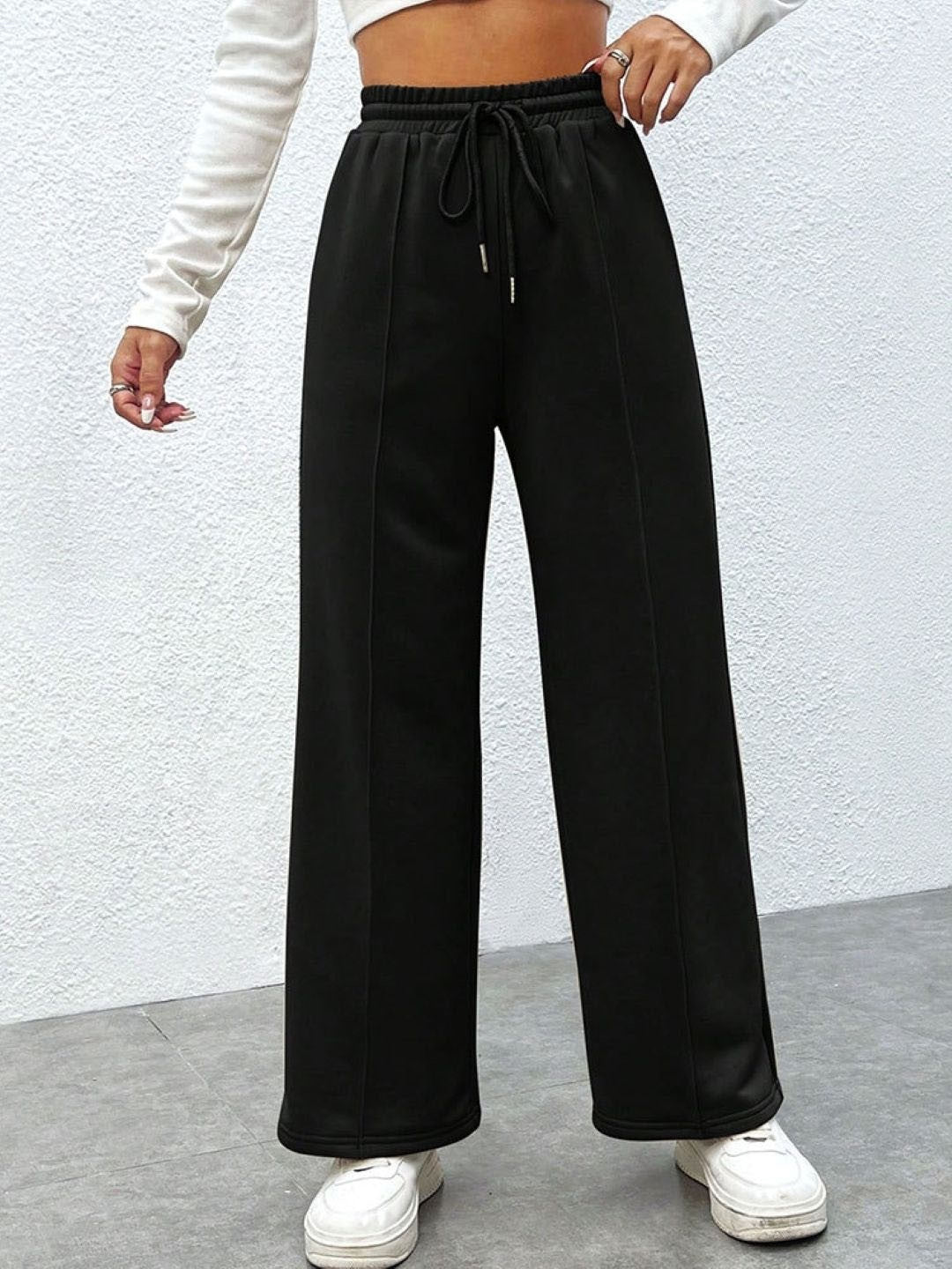 Black Relaxed Fit Solid Polyester Trouser