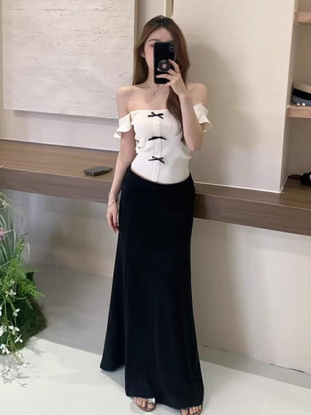 White Square Neck Sleeveless Solid Polyester Top