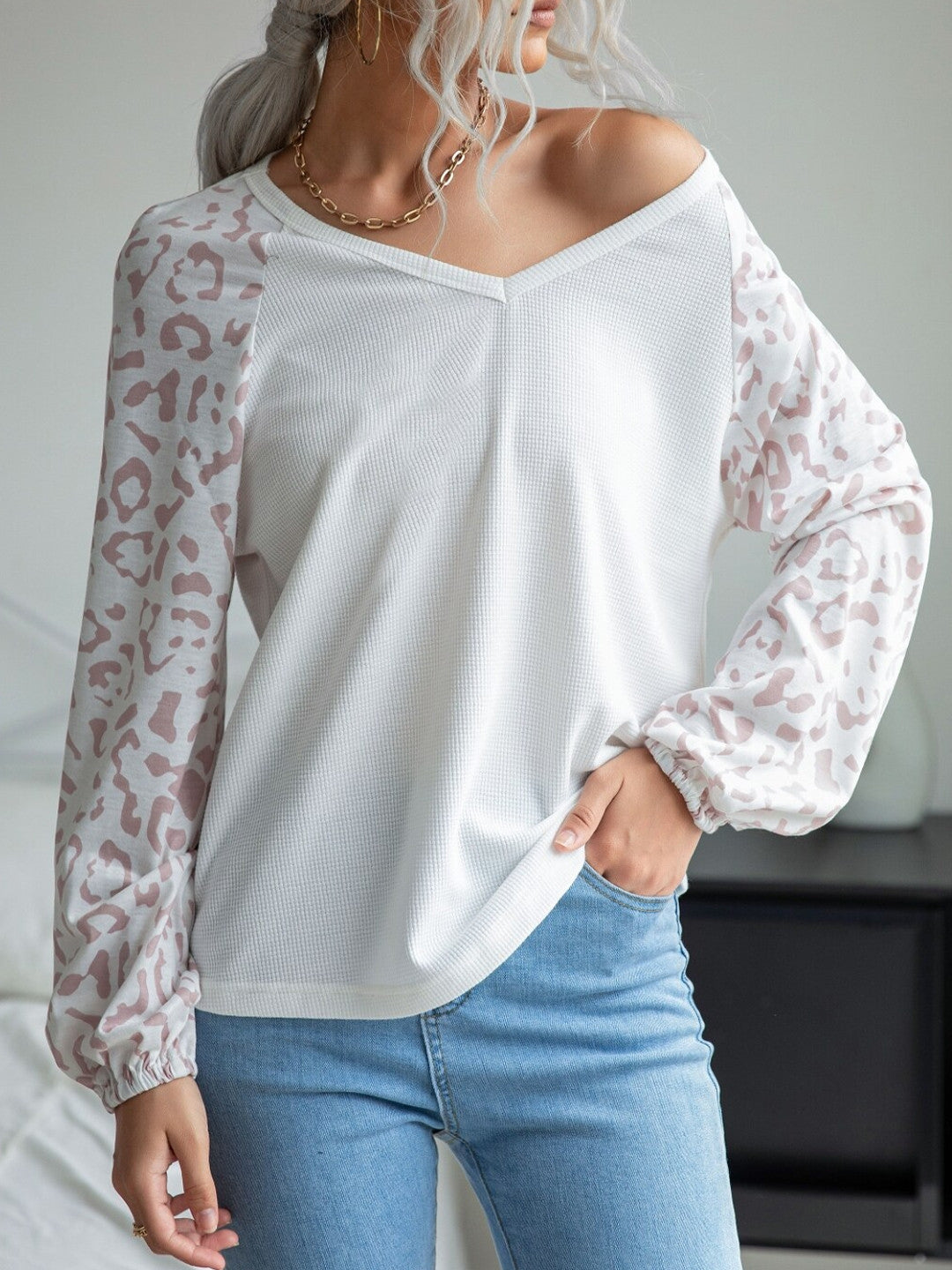 White V-Neck Animal Long Sleeves Opaque Polyester Top