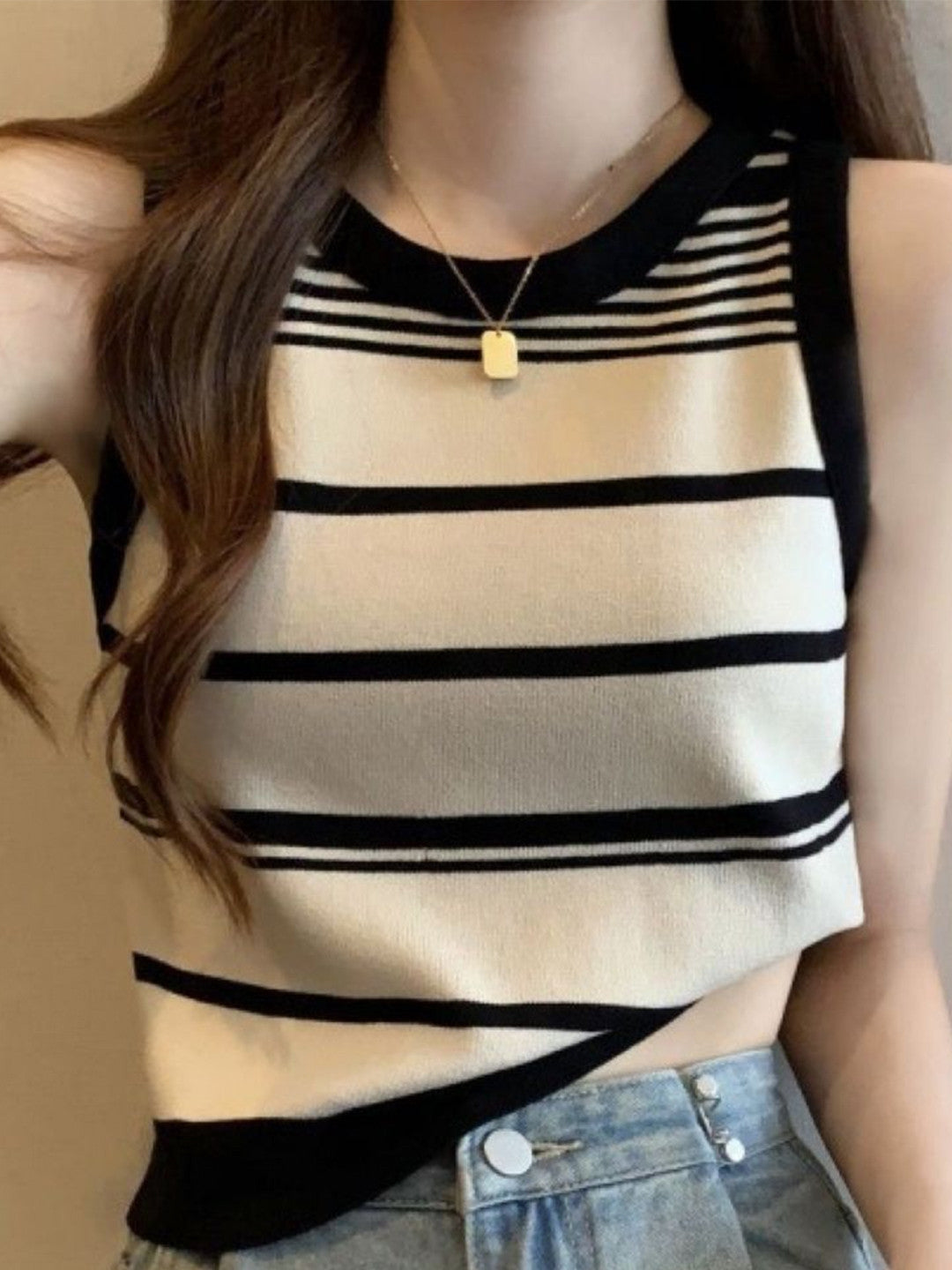 Black Round Neck Sleeveless Horizontal Stripes Silk Top