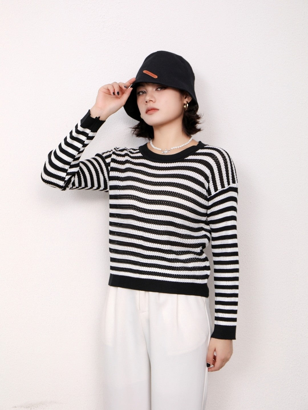 Black Round Neck Long Sleeves Horizontal Stripes Top