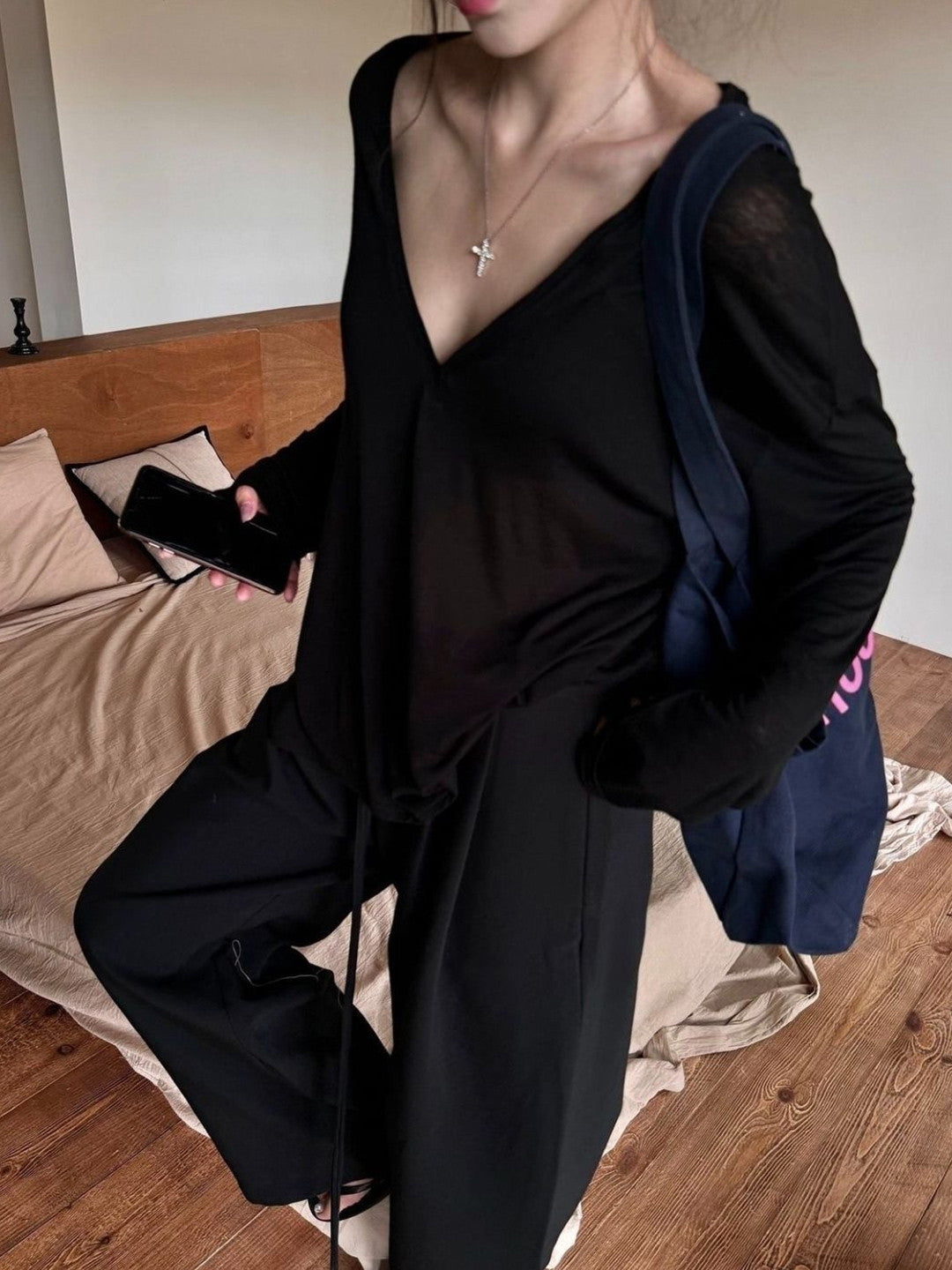 Black V-Neck Long Sleeves Solid Polyester Top