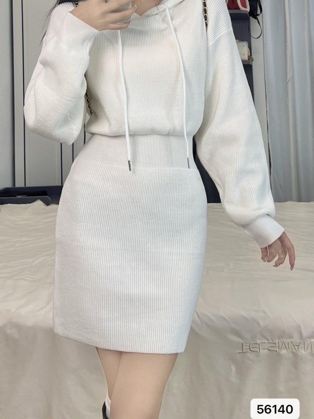 White Hood Long Sleeves Solid Top