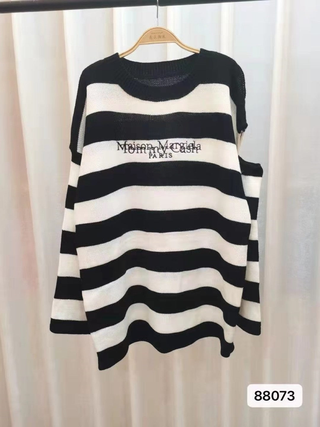 Black Round Neck Long Sleeves Horizontal Stripes Regular Sleeves Acrylic Top