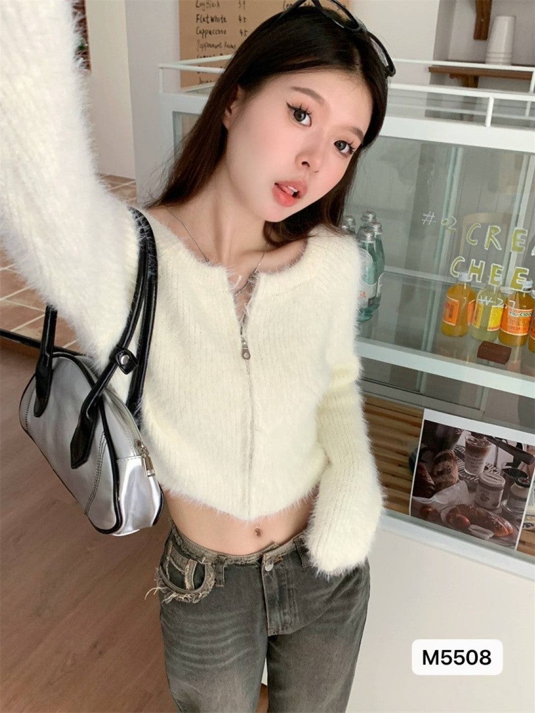 White Round Neck Long Sleeves Solid Top