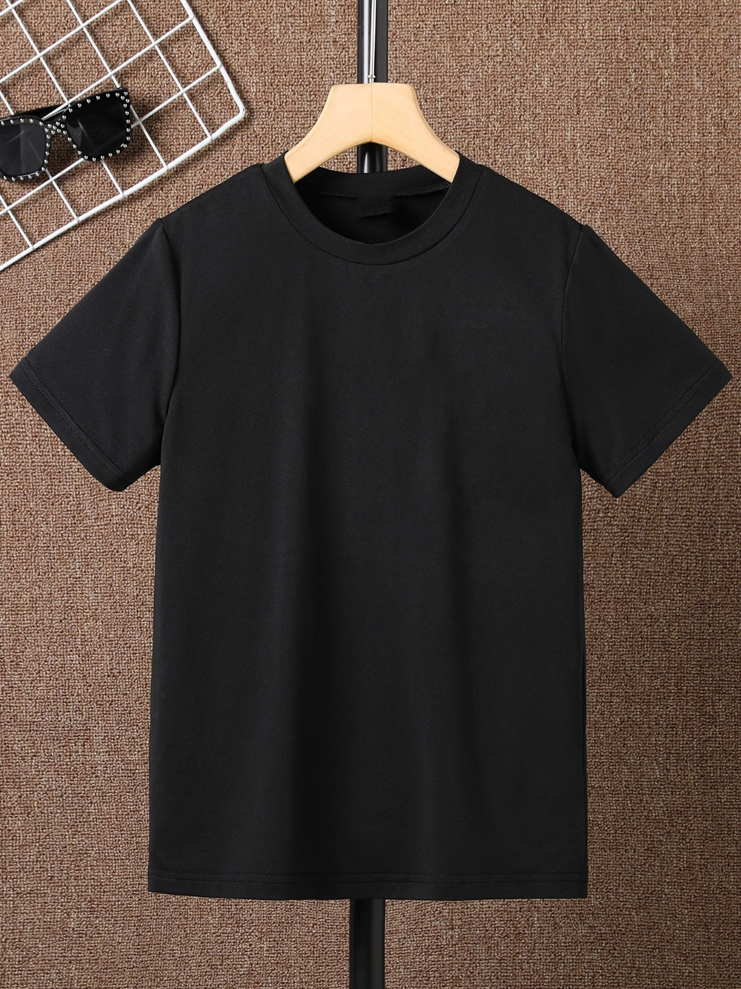 Black Round Neck Graphics Printed Short Sleeves Polyester T-Shirt