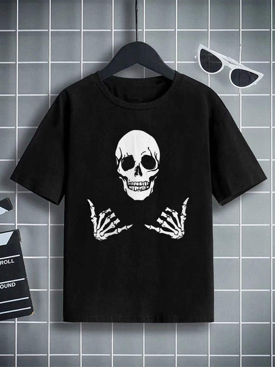 Black Round Neck Graphics Printed Short Sleeves Polyester T-Shirt