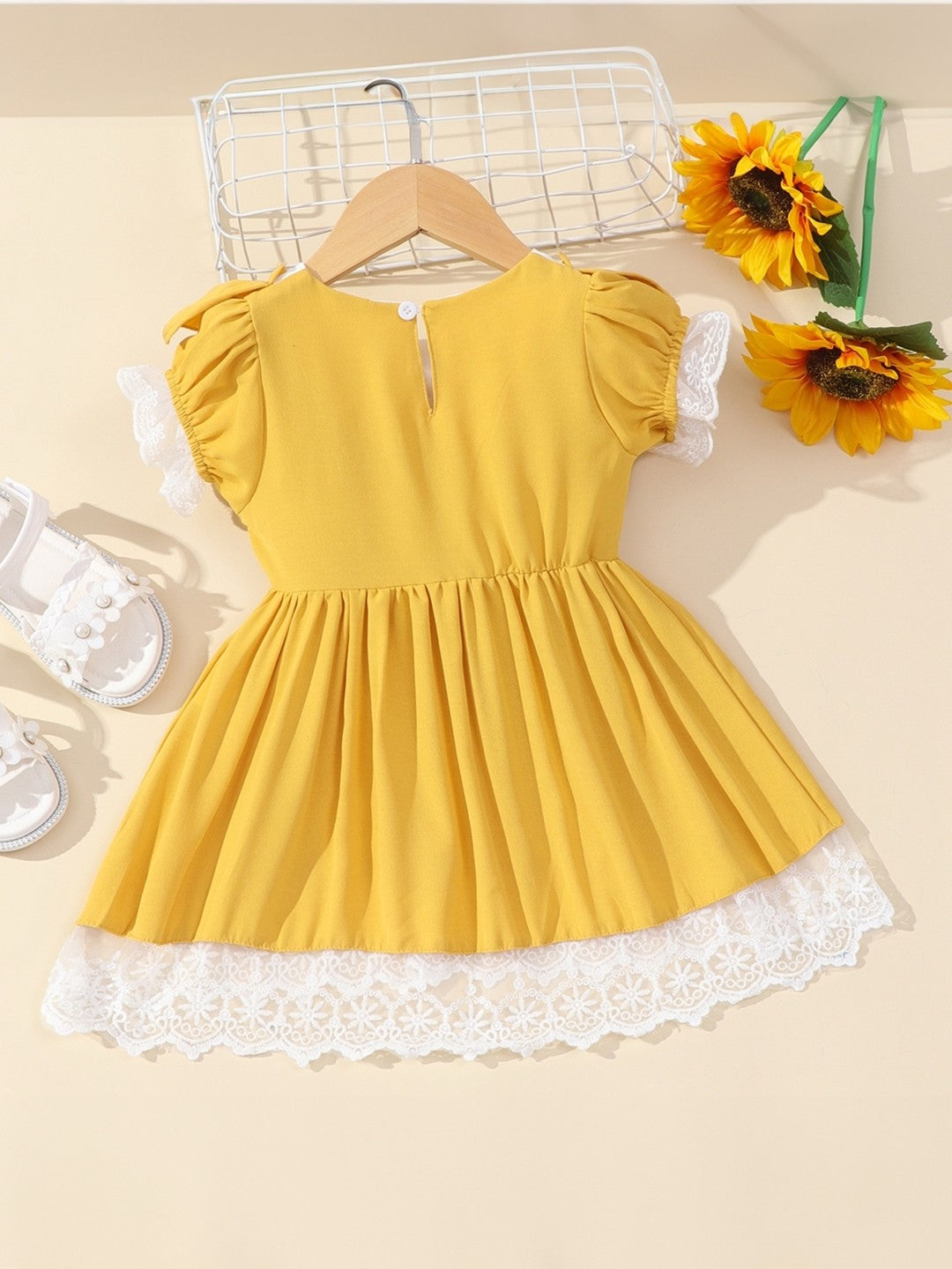 Yellow Round Neck Solid Short Sleeves Knee Length Polyester Dress