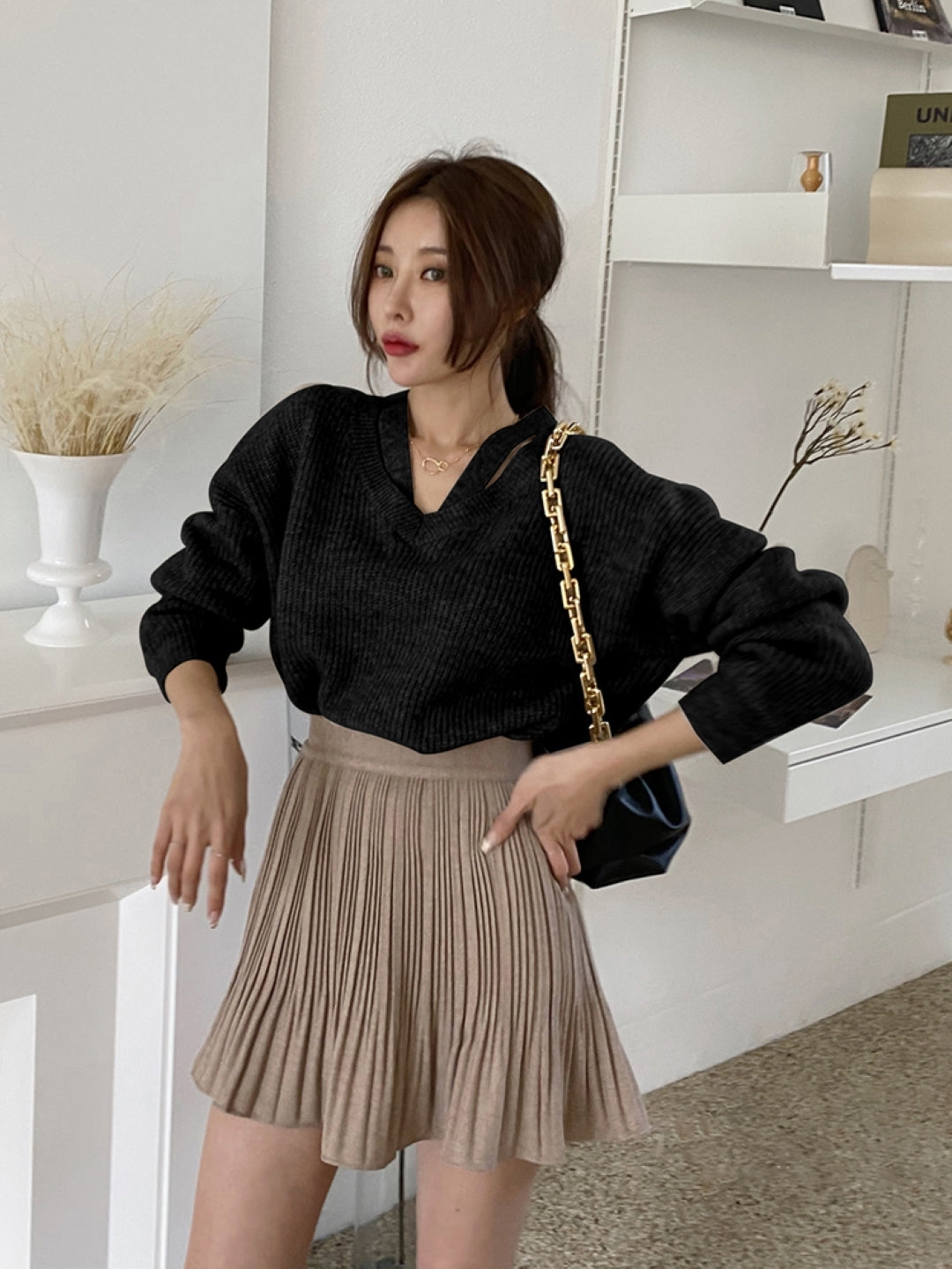 Black Scoop Neck Long Sleeves Solid Pullover Polyester Sweater