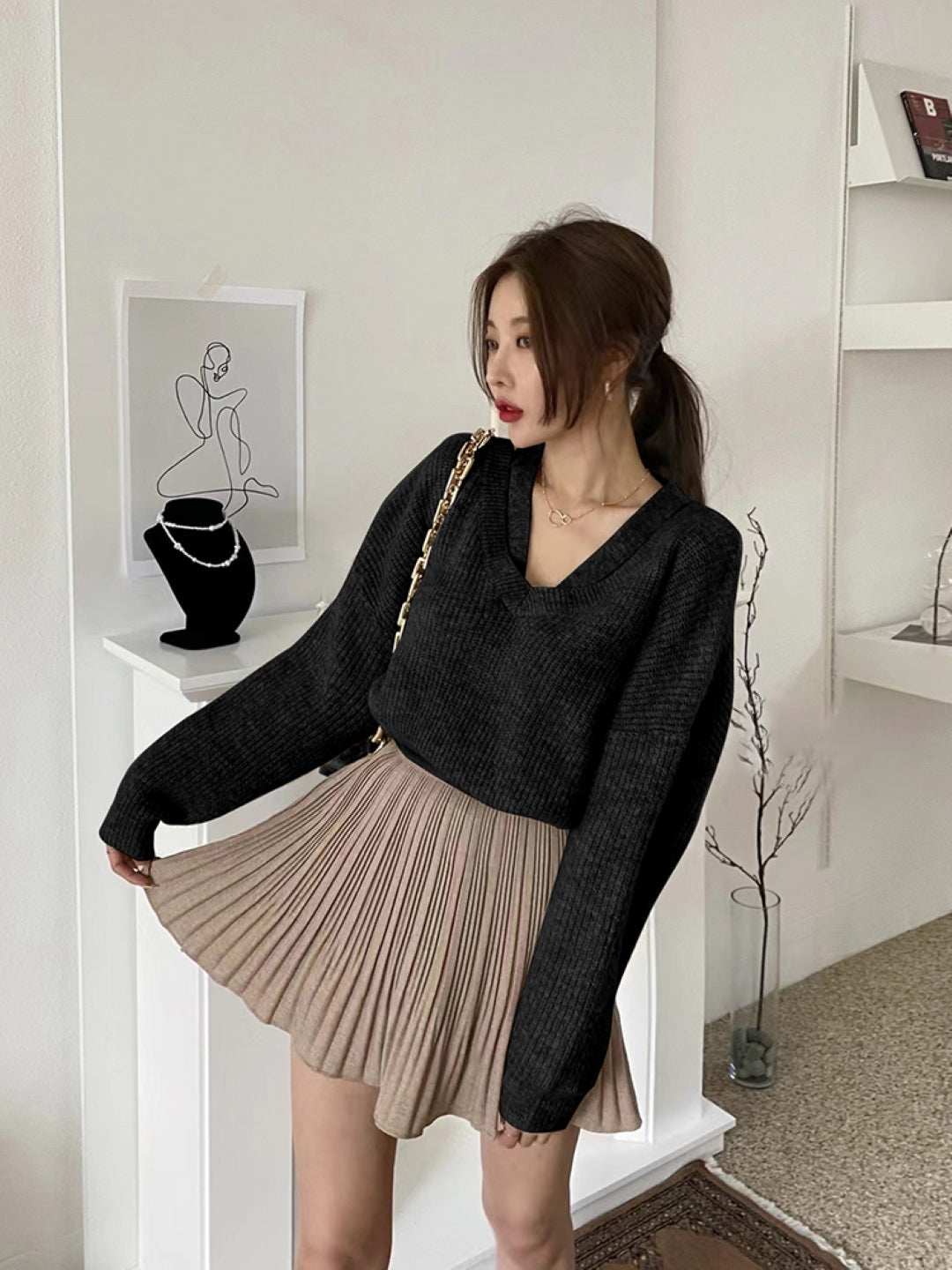 Black Scoop Neck Long Sleeves Solid Pullover Polyester Sweater