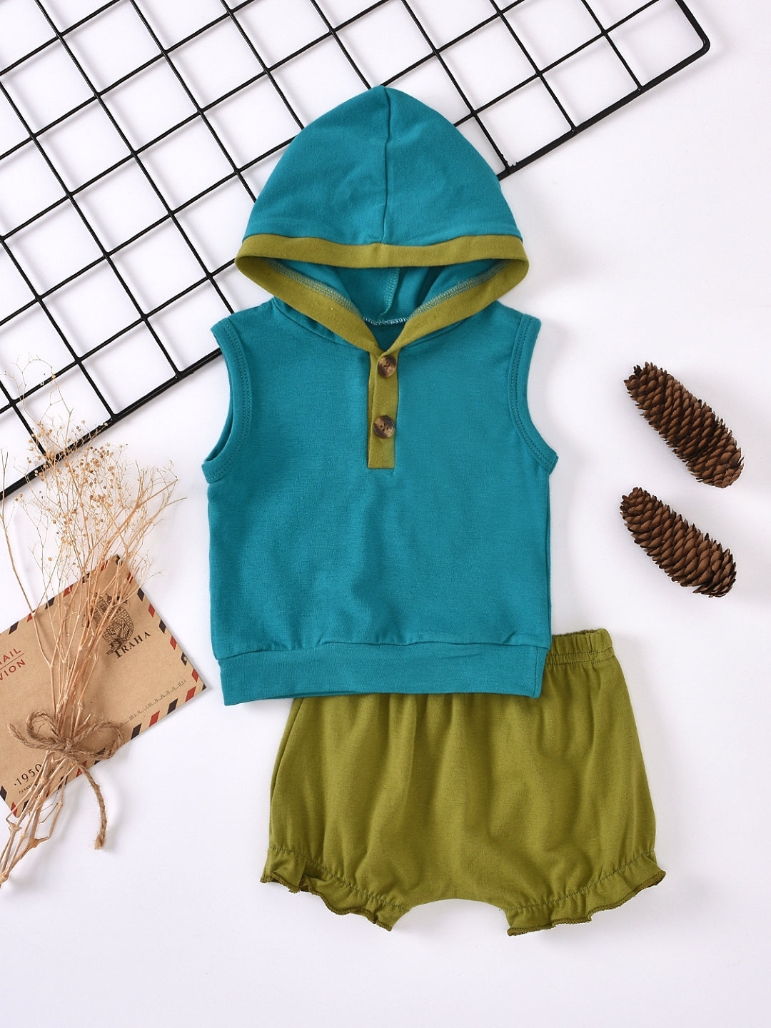 Green Hood Sleeveless Polyester Solid Shorts Top Set