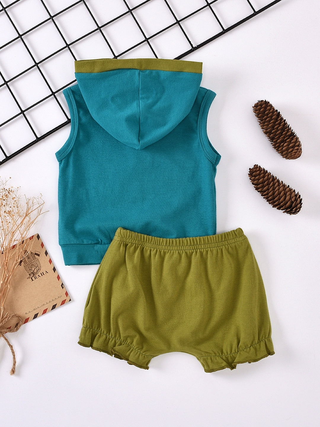 Green Hood Sleeveless Polyester Solid Shorts Top Set