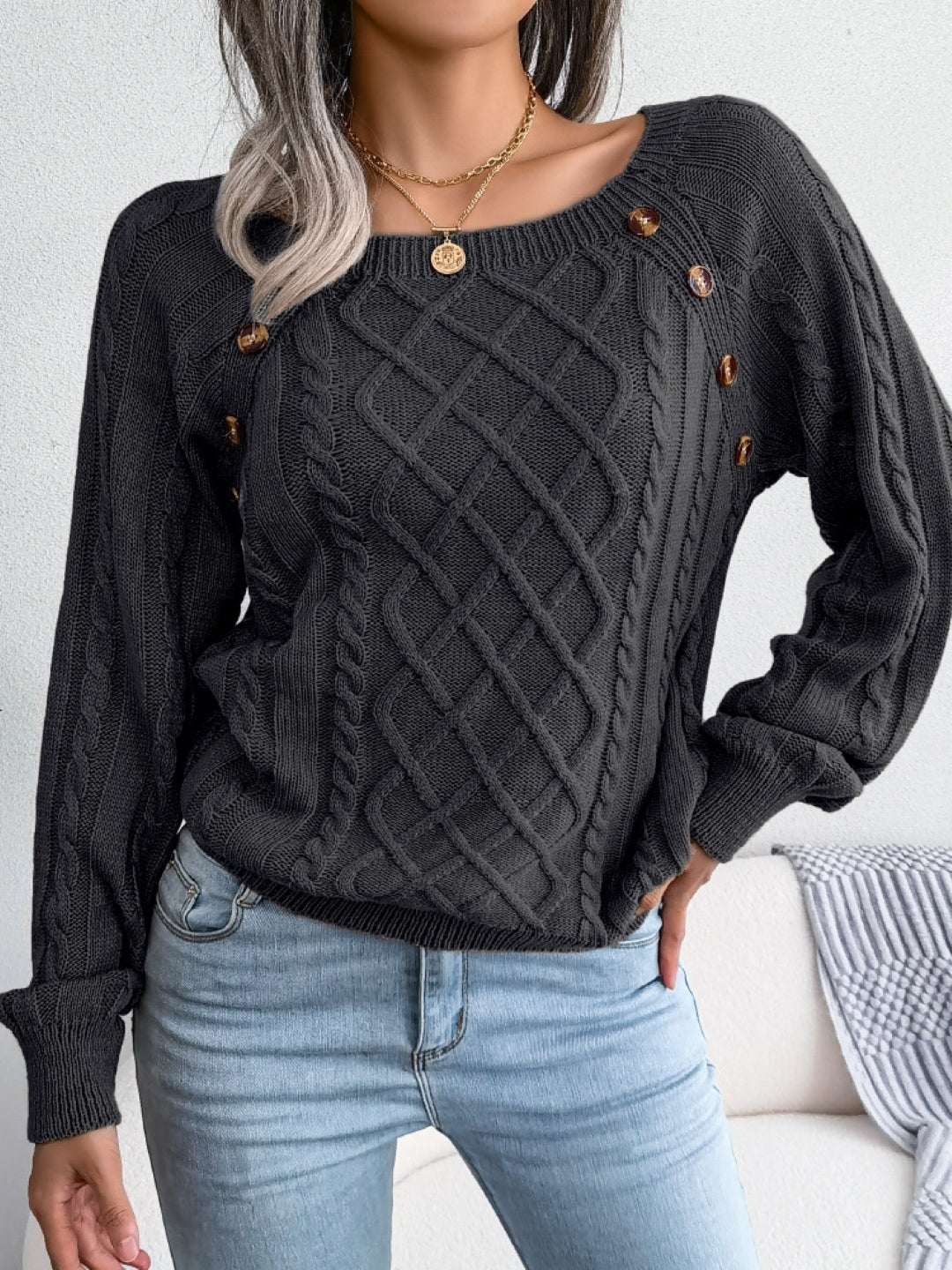 Black Round Neck Solid Long Sleeves Pullover Polyester Sweater