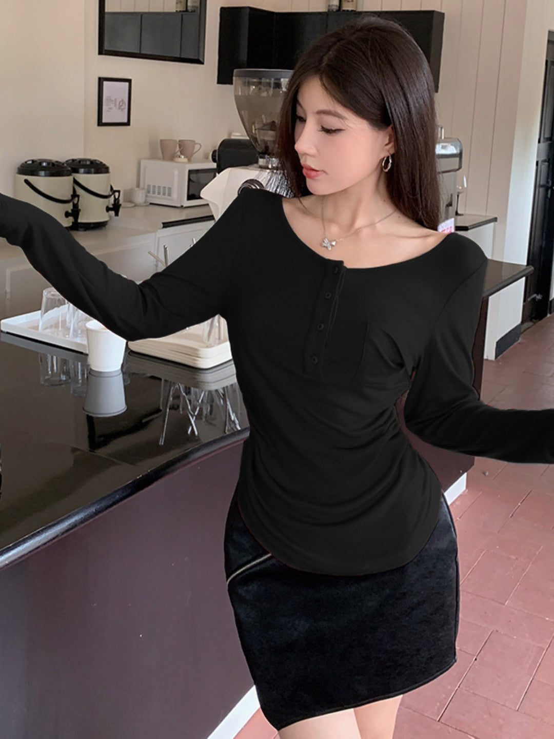 Black Round Neck Long Sleeves Solid Opaque Polyester Top