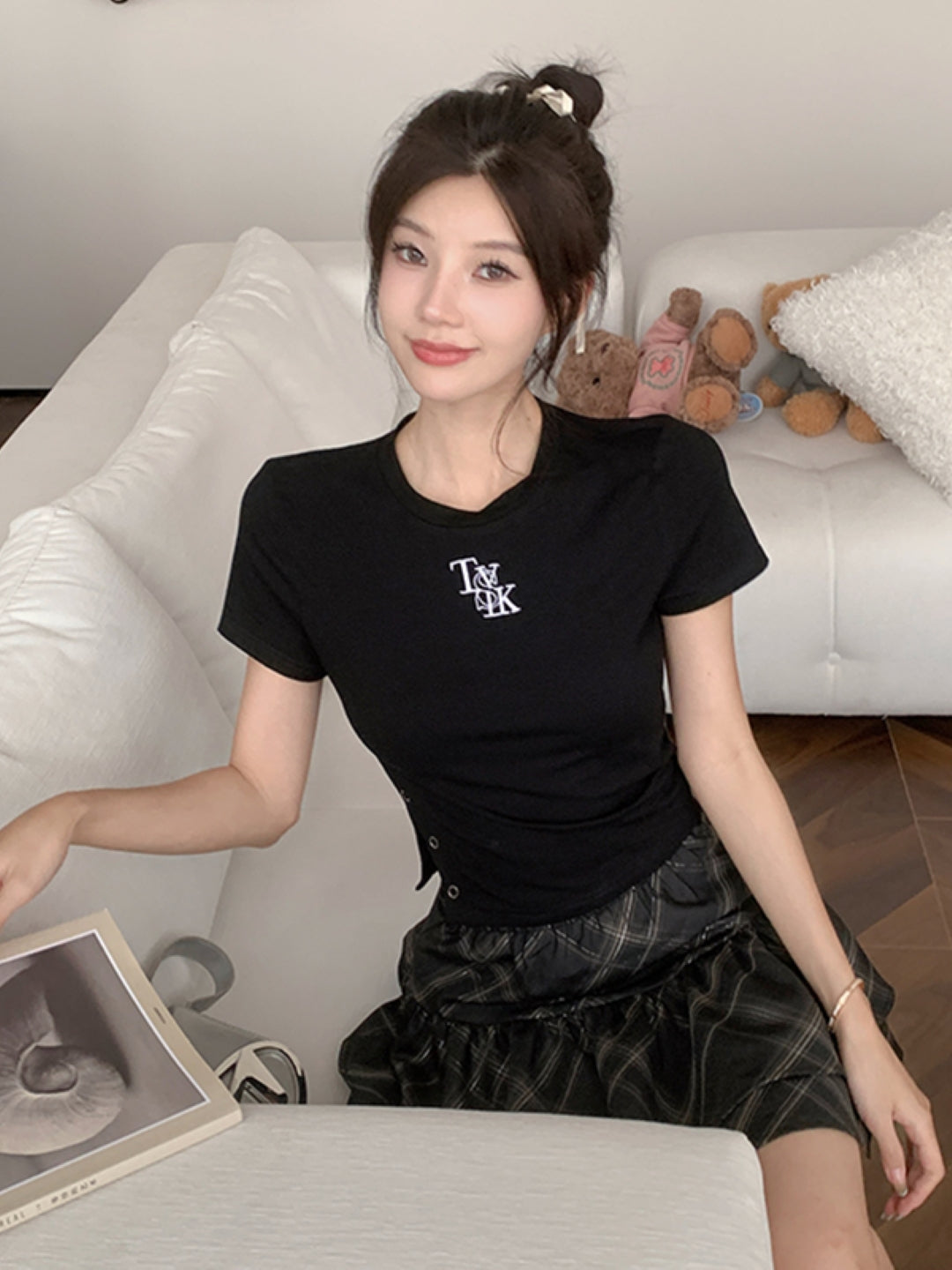 Black Round Neck Short Sleeves Typography Opaque Polyester Top