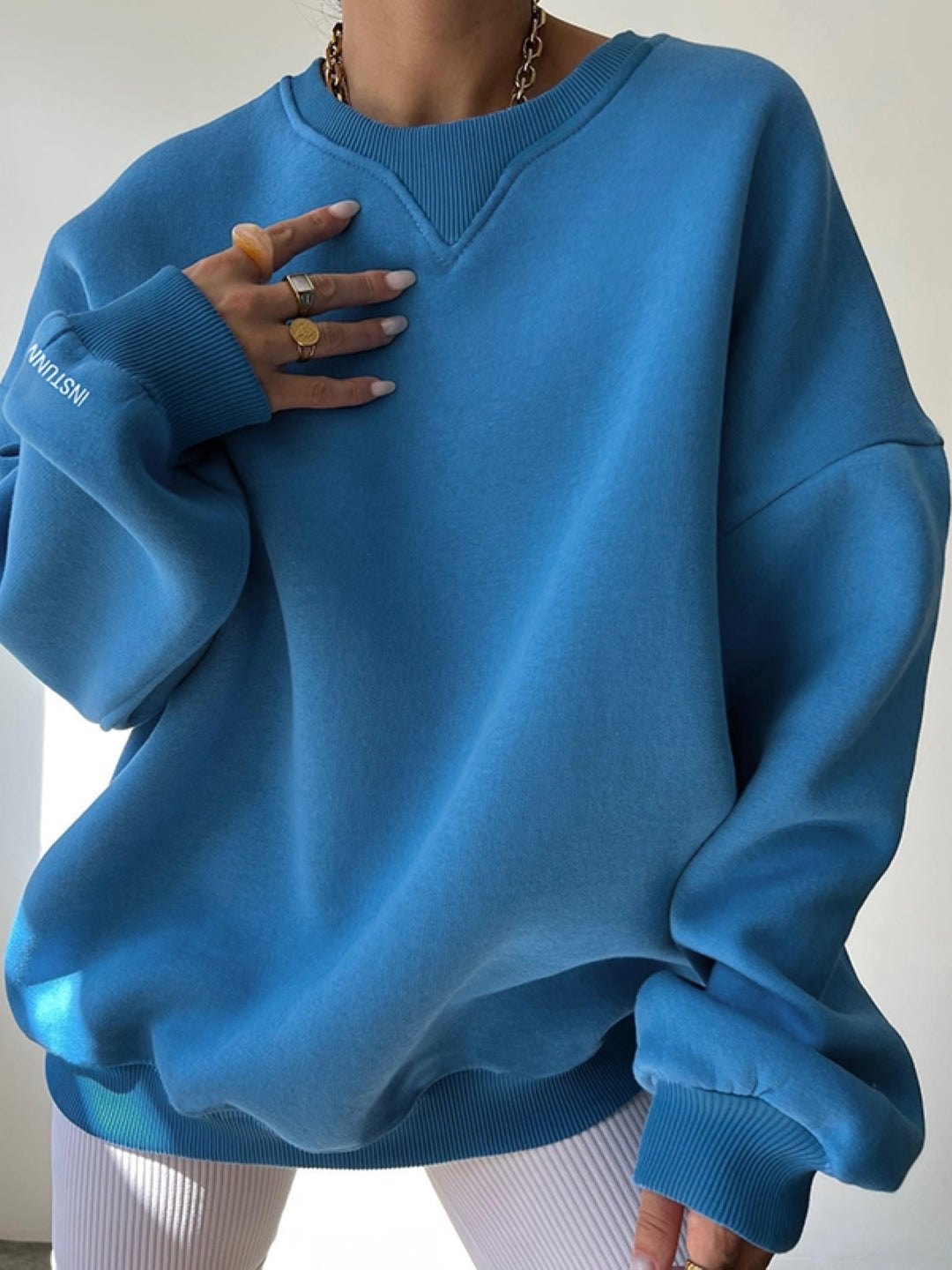 Blue Round Neck Long Sleeves Solid Pullover Polyester Sweatshirt