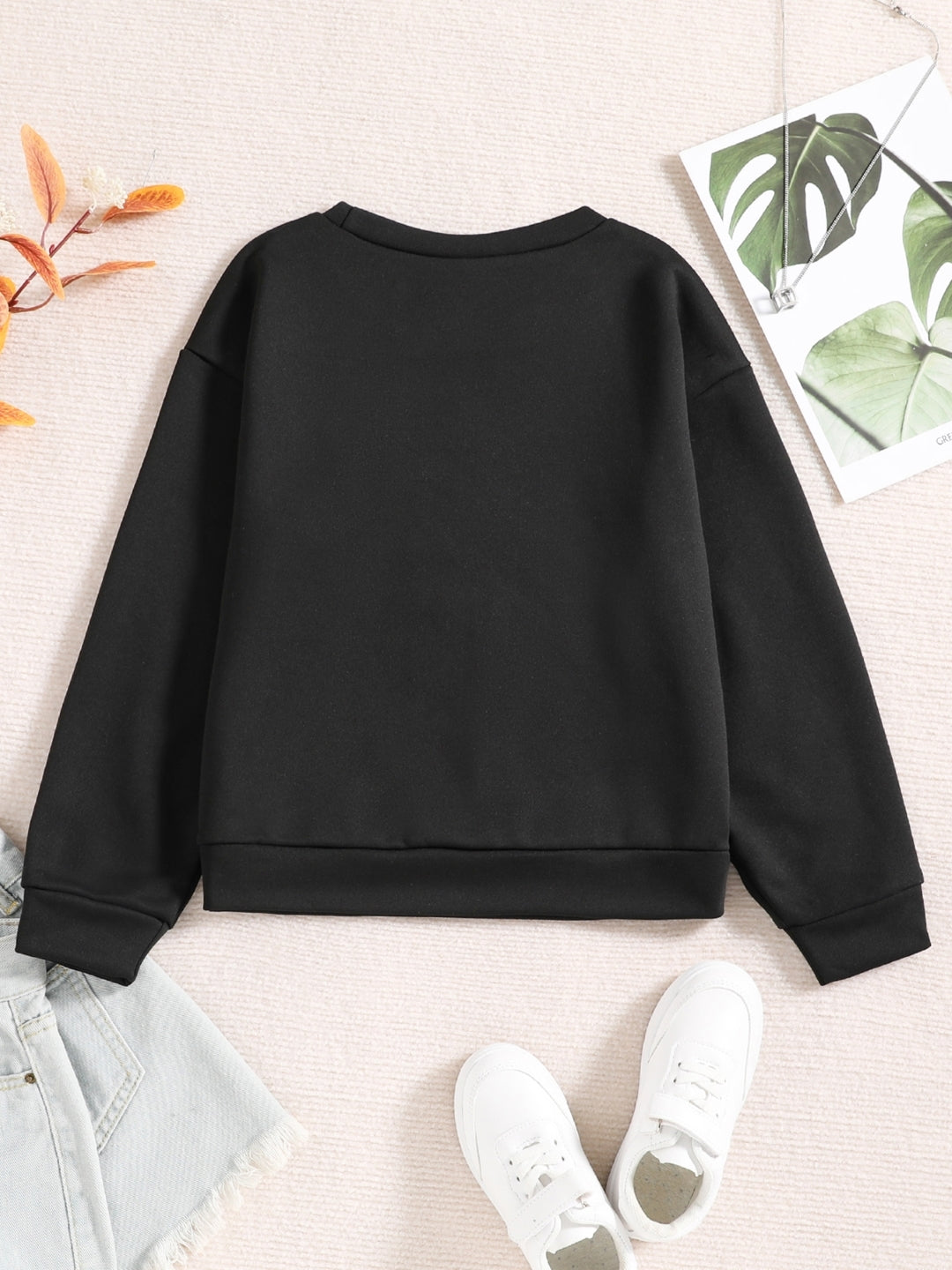 Black Round Neck Graphics Printed Long Sleeves Polyester Sweatshirt