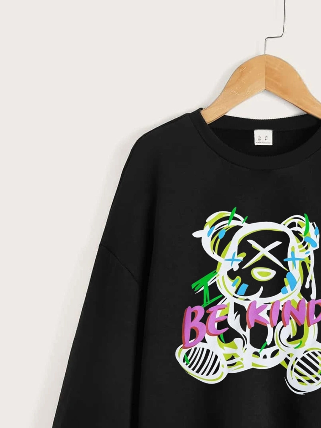 Black Round Neck Graphics Printed Long Sleeves Polyester Sweatshirt