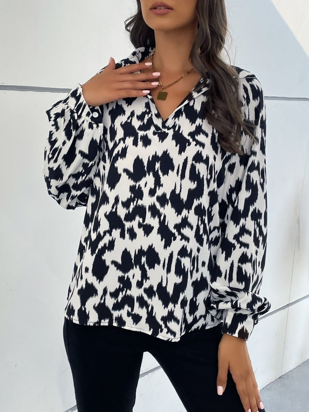 Black V-Neck Printed Long Sleeves Polyester Top