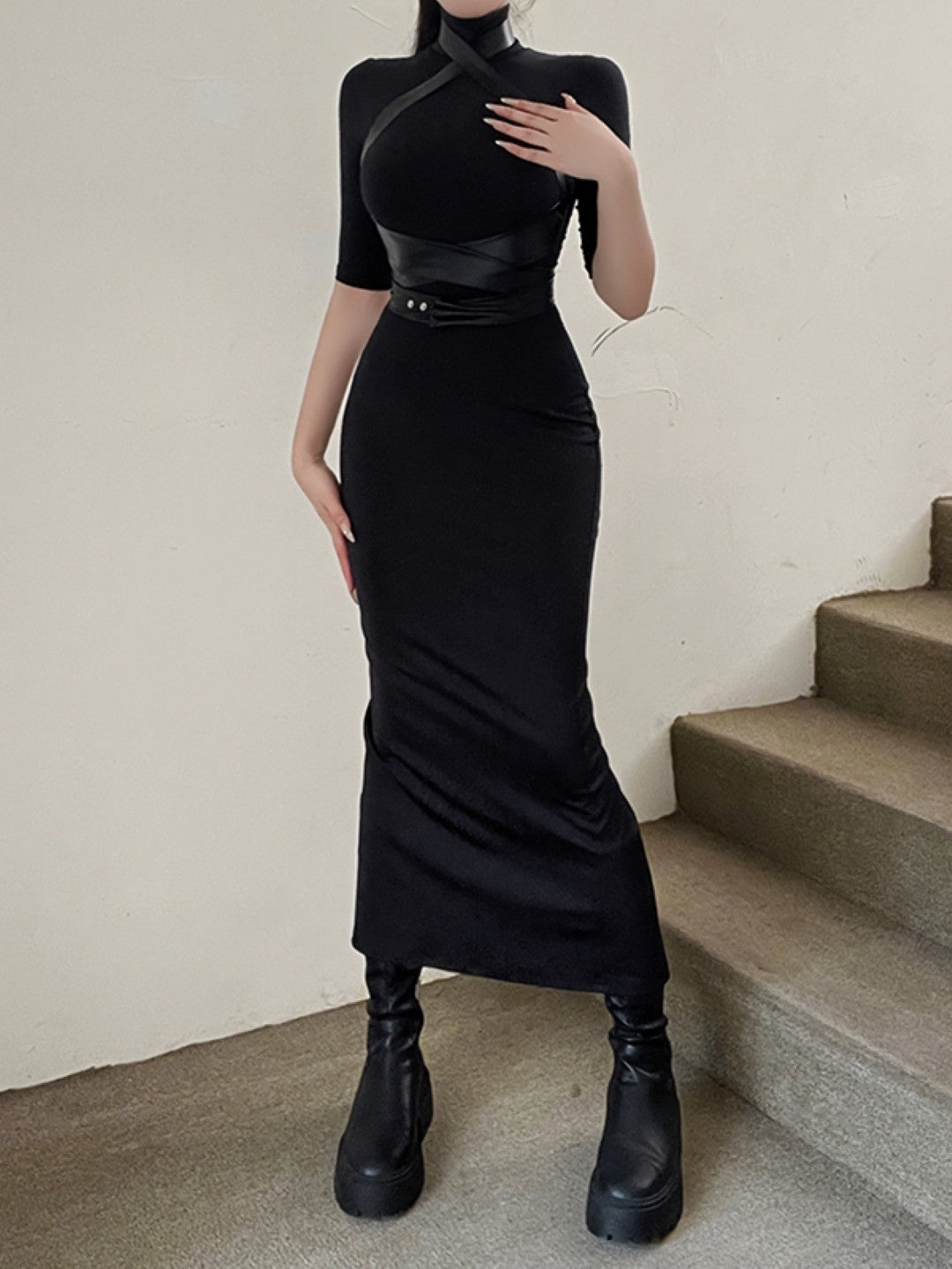 Black Round Neck Short Sleeves Solid Polyester Bodycon Dress