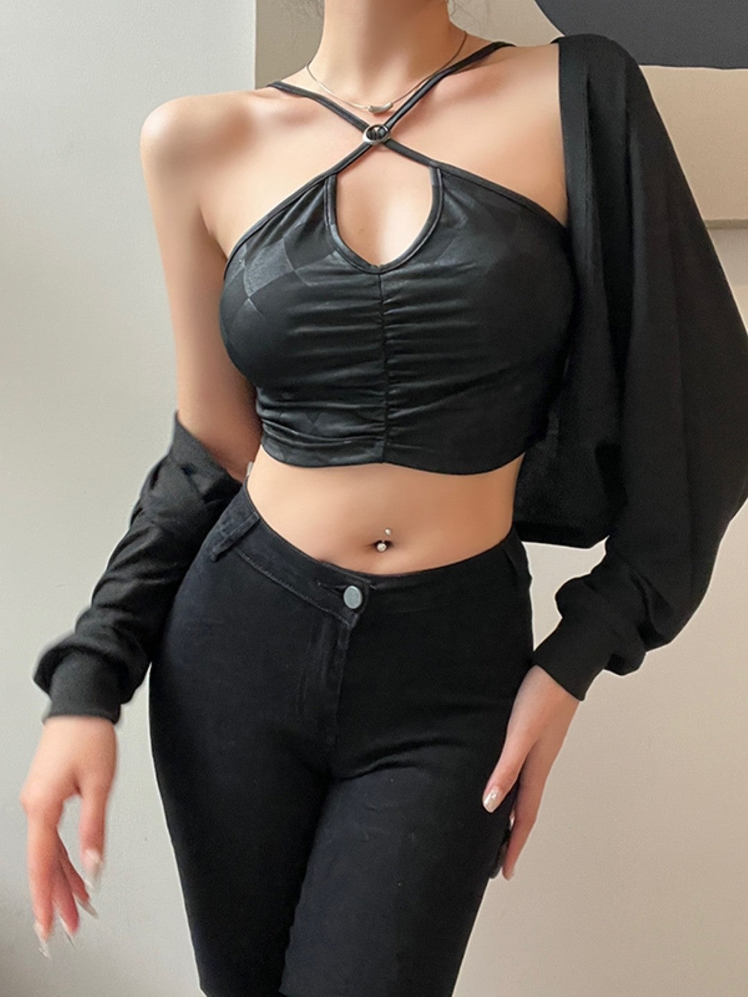 Black Shoulder Straps Solid Sleeveless Polyester Crop Top