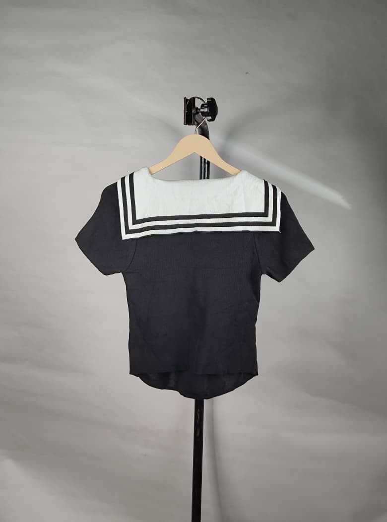 BLACK & WHITE STRIPPED BOAT NECK TOP