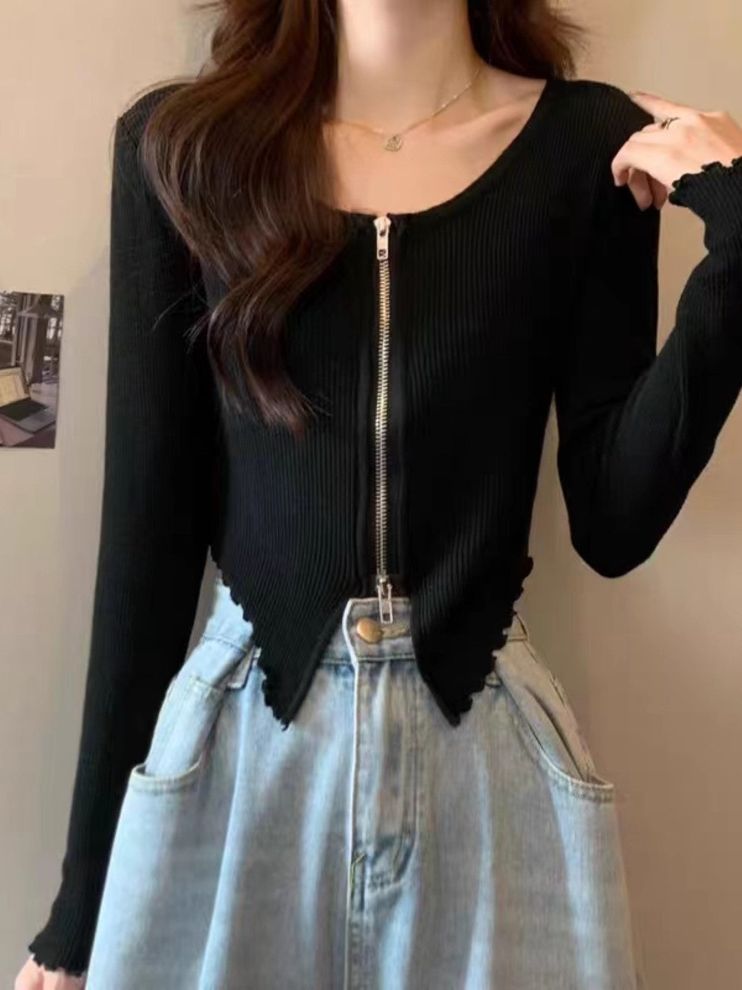 Black Polyester V-Neck Long Sleeves Solid Top