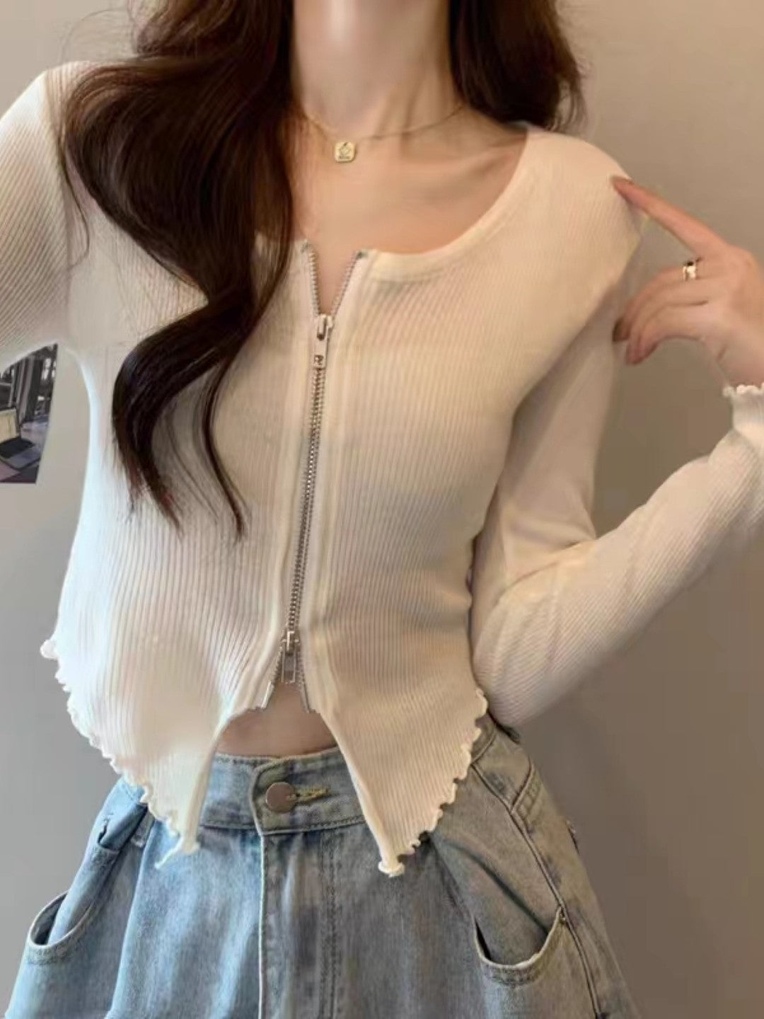 White Polyester V-Neck Long Sleeves Solid Top