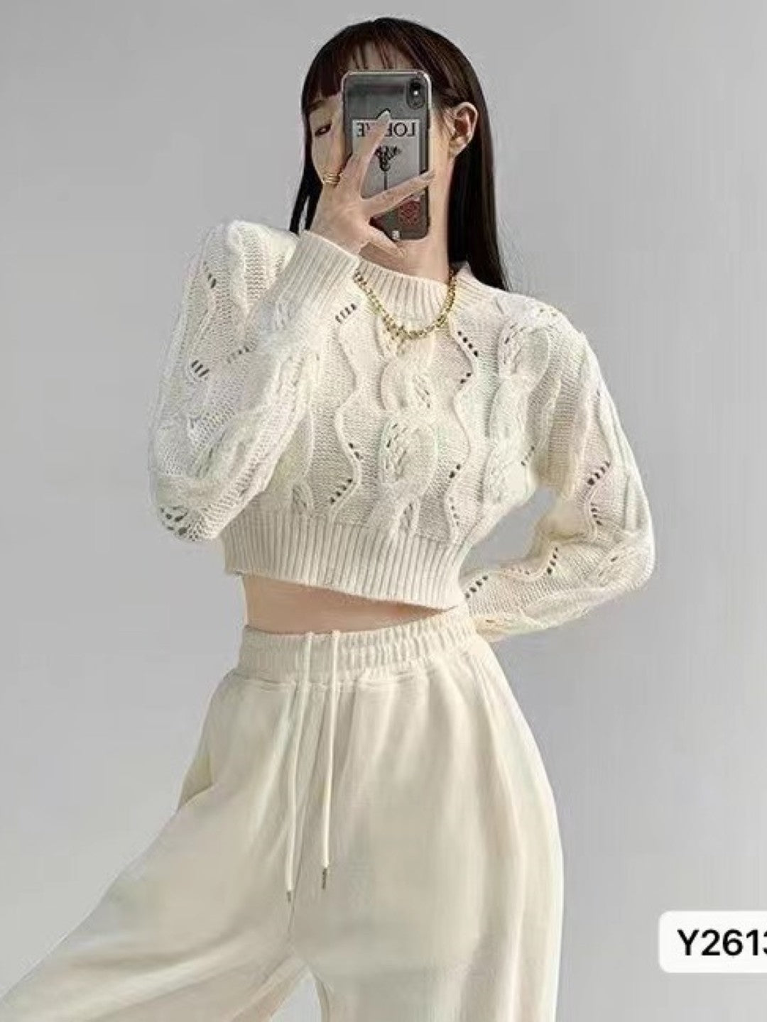 White Round Neck Long Sleeves Solid Top
