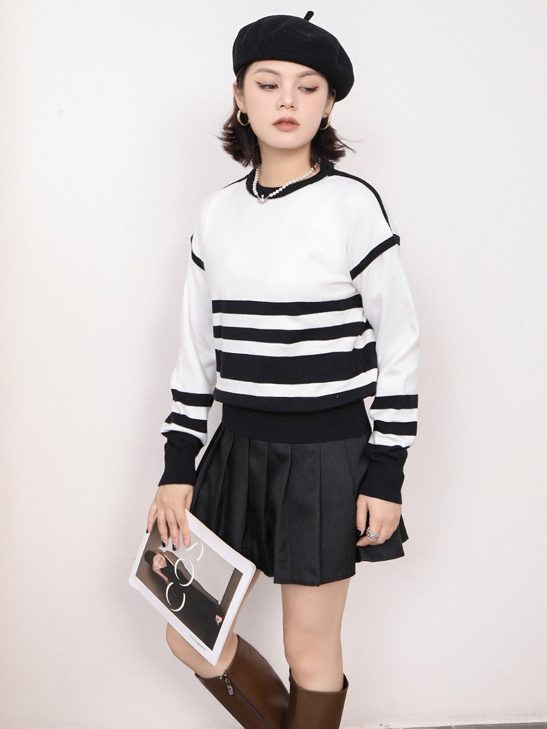 White Round Neck Long Sleeves Horizontal Stripes Top