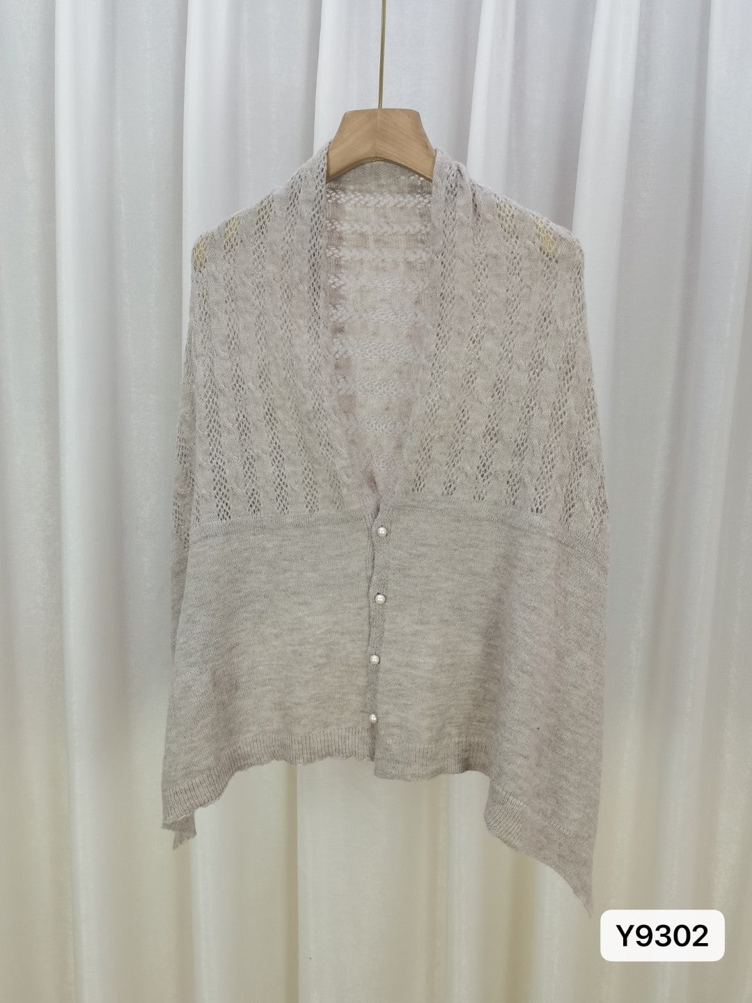 Grey V-Neck Three-Quarter Sleeves Solid Top